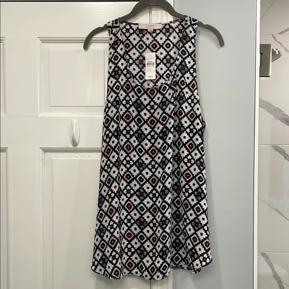 NWT LOFT Black and White Diamond Patterned Flowy Sleeveless Blouse Size L